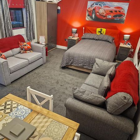 Joiners Arms - Studio Apartments Маркет Дрейтън Екстериор снимка