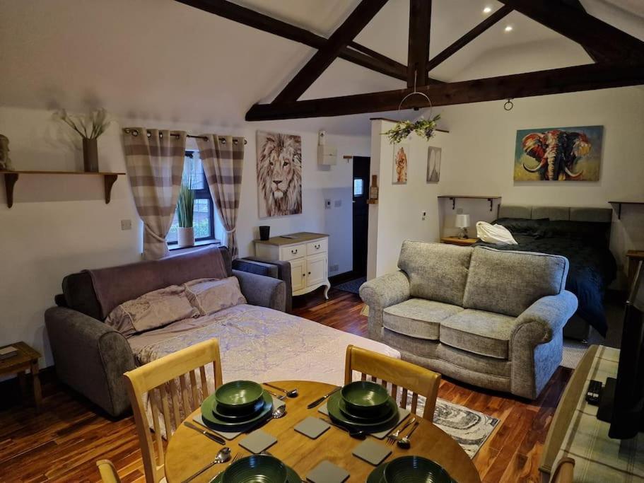 Joiners Arms - Studio Apartments Маркет Дрейтън Екстериор снимка