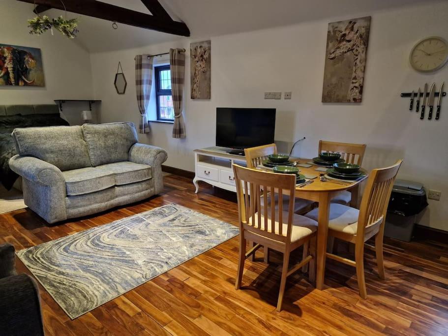 Joiners Arms - Studio Apartments Маркет Дрейтън Екстериор снимка